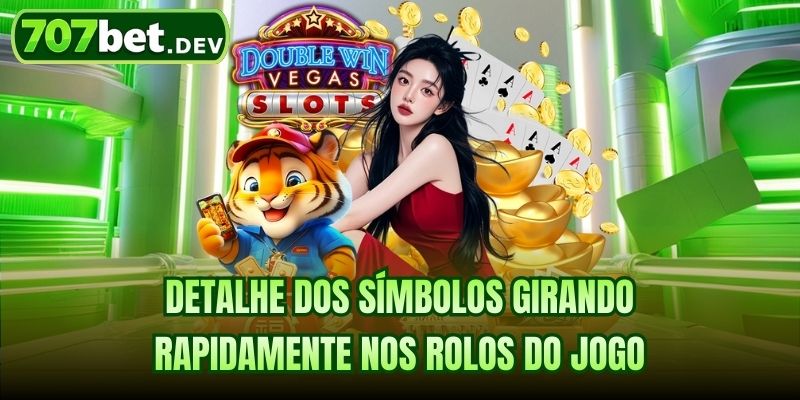 Detalhe dos símbolos girando rapidamente nos rolos do jogo